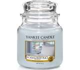 Yankee Candle A Calm & Quiet Place - Klidné a tiché místo vonná svíčka Classic střední sklo 411 g