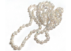 Perla bílá přírodní nepravidelná náhrdelník 160 cm, symbol ženskosti, přináší obdiv