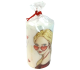 Emocio Láska - Dívka s brýlemi, srdce bílá svíčka válec 60 x 110 mm