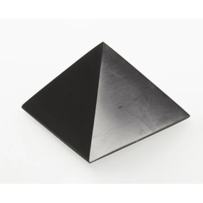 Šungit Pyramida střední průměr základny 5,5 cm, kámen života